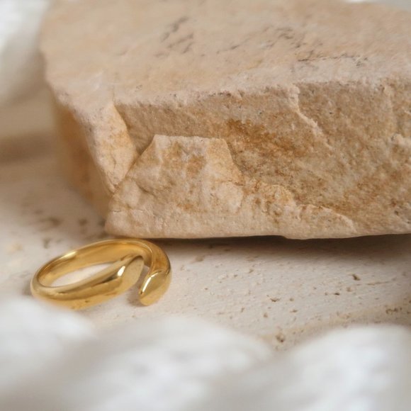 NEW 18K Gold Plated Open Hug Ring - Picture 11 of 11